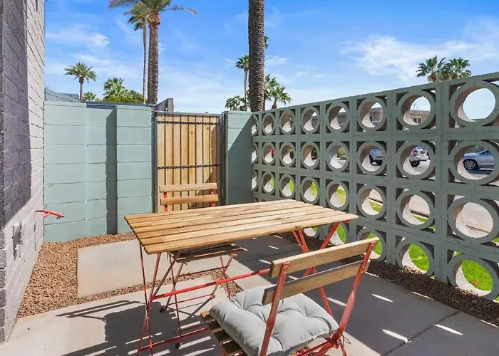 Large Studio Rooftop & Poolside - Walk To Old Town