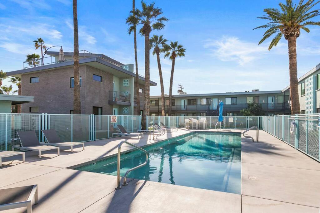 Large Rooftop & Poolside - Walk To Old Town